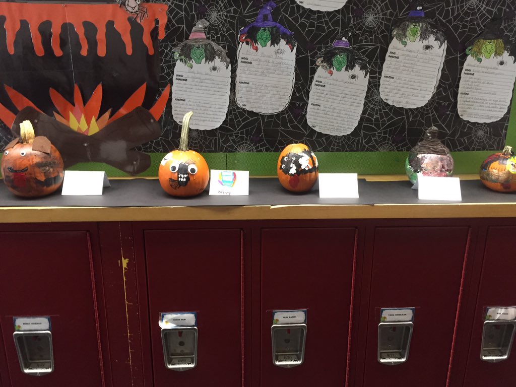mrsannielewis's tweet image. A successful #FallintoReading ... look at these amazing pumpkins!!! #WiltonWayCT #mrslewisclass @CMmrsryan @mrgreasley @WPSCMSocial @ezziemur
