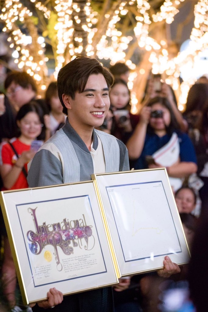 LBCInterFan's tweet photo. So. @LBC_VNFC confirms this news https://t.co/84VaXqQC1D 

It's a real one. With his name on it. Thanks to Vietnamese fans to buy a star and named it "Perth Tanapon"
#perthppe #PerthThanapon #รอยยิ้มของชูครีม #lovebychanceseries #BringBackPerthSmile #ทวงคืนรอยยิ้มของชูครีม https://t.co/2RlygWz6EN