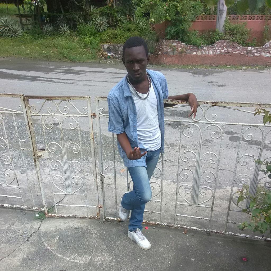 hakeemstephens2's tweet photo. #NewProfilePic https://t.co/kzURuTemnK