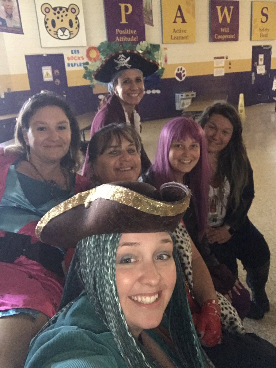 themolinator22's tweet photo. Rocking Halloween Descendants Style! #thirdgradeposse #Power2thePurple!! @laura_osterhout @jalange4 @penn_kelsey @glowacke @vsteach78 @EESAdmin https://t.co/6OxrSIfZN0