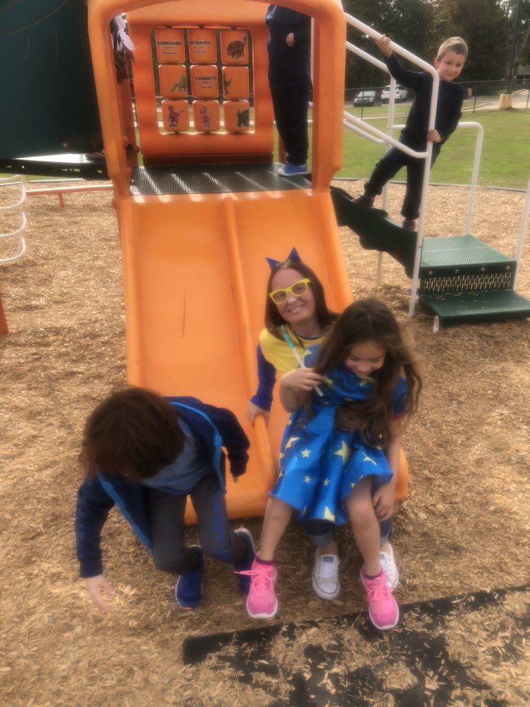missymsmelissa's tweet image. Fun with the littles at recess! #slidechallenge #betheone #nashleadstheway @Odeytexarkana