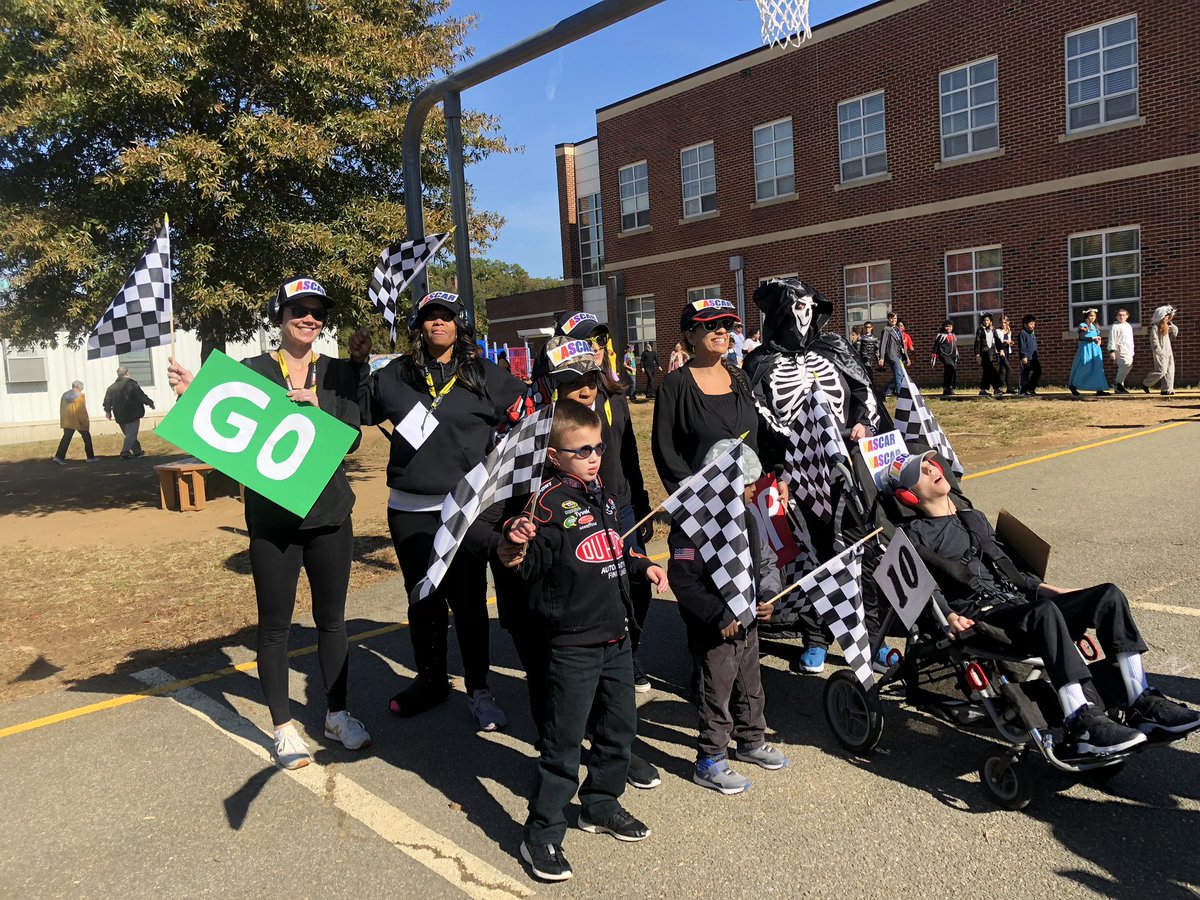 bld177's tweet photo. Happy Halloween from this @APSVirginia Functional Life Skills class posing as @JeffGordonWeb @NASCAR pit crew! #KWBPride #nascar @KWBHalliganFLS https://t.co/PwaqTIUSdr