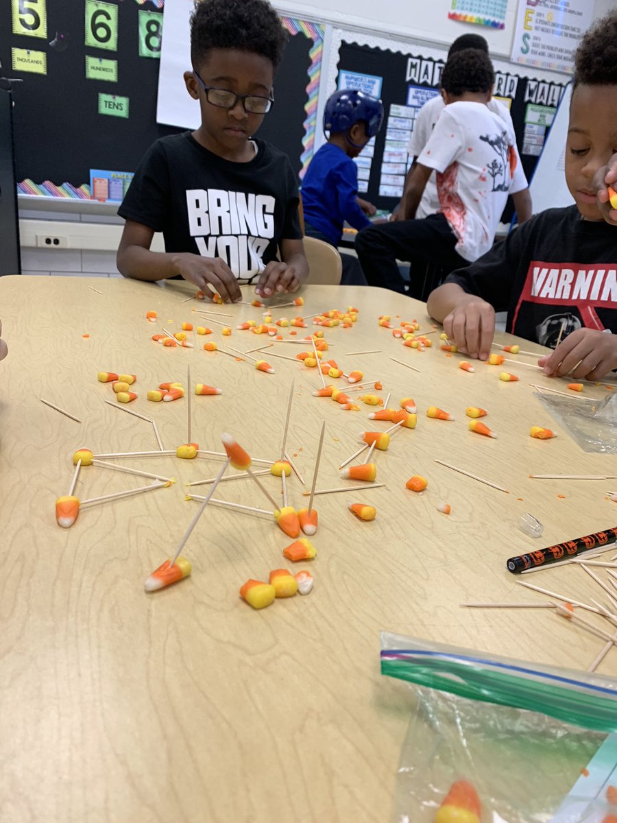 MissCraigBGE's tweet photo. @MsLStorz We LOVED working with our 1st grade buddies! Team work makes the dream work!! https://t.co/ncUc17CMem