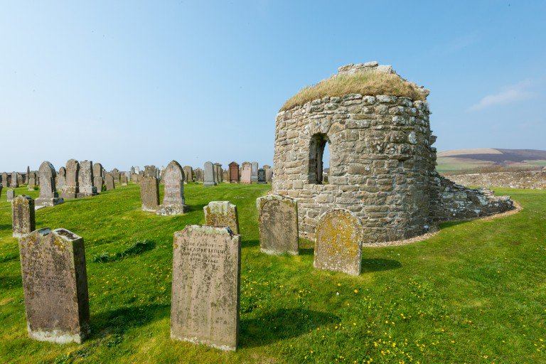 HESEngineShed's tweet image. At this time of year, you may find #historic graveyards spooky, but they give a fascinating glimpse into society! #Halloween2018

Our Maintaining Historic Graveyards event for #conservators &amp;amp; community groups explores caring for them - ow.ly/Usaf30mrqQ0 

📅 Thurs 06 Dec