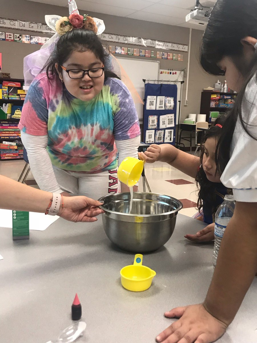 NjohnsonPierce's tweet photo. CSI (Cool Science Investigations) activities in Mrs. Cruz’s FLS class #FunPurposefulLearning #ScienceRocks #APierceStrong https://t.co/5QcPYaqJcP
