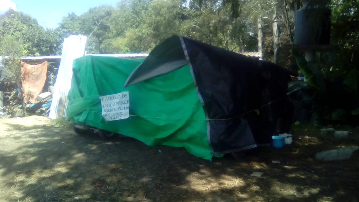 CNC_Putla's tweet photo. Mototaxis en propiedad privada y sin orden de cateo las arrebata SEMOVI @cortv @Betillocruz  @ImparcialOaxaca  @CNCOaxaca https://t.co/MDvRhY3YhY