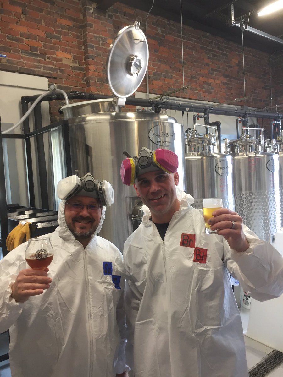 It’s a Breaking Bud kinda day... Happy Halloween everyone!  🎃👻🍺🍻💀🤡 #HappyHallowen #drinklocal #trickortreat #drinkresponsibly #mainebeer