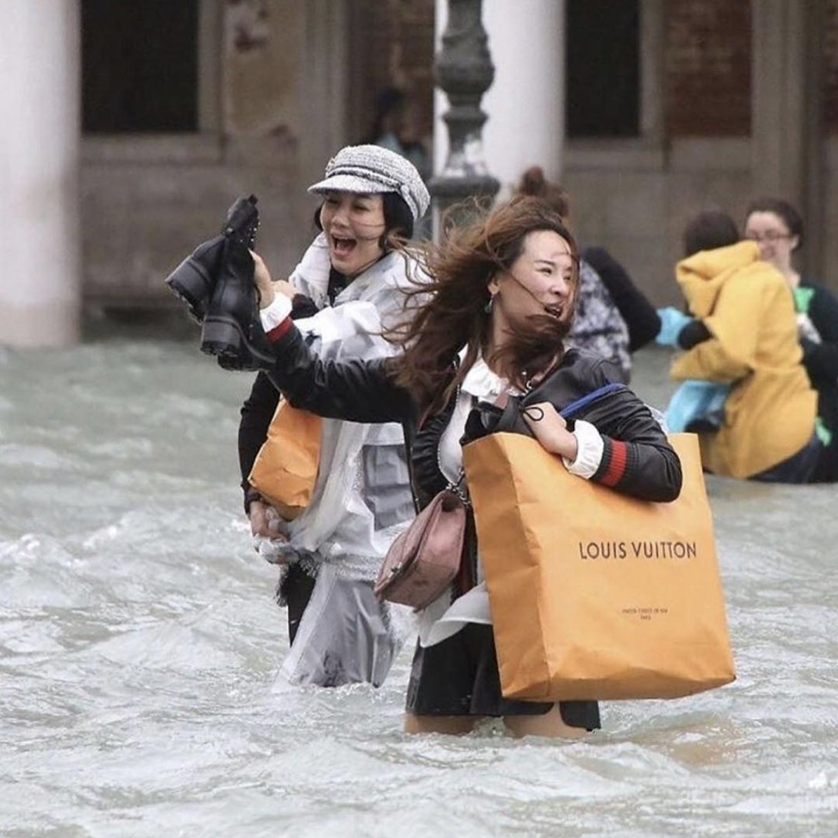 Nima Yaghmaei on Twitter: "Yesterday's iconic photo from the floods in Italy. Could there be any imagery to show climate change and the world's business-as-usual approach? #flood #venice #italy @LouisVuitton @guardianeco #