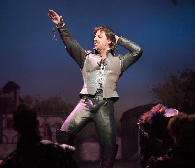 He’s a pretty popular guy #Shakespeare #PlaybillHalloween #broadwayhalloween #somethingrotten #christianborle 

(Part 2)