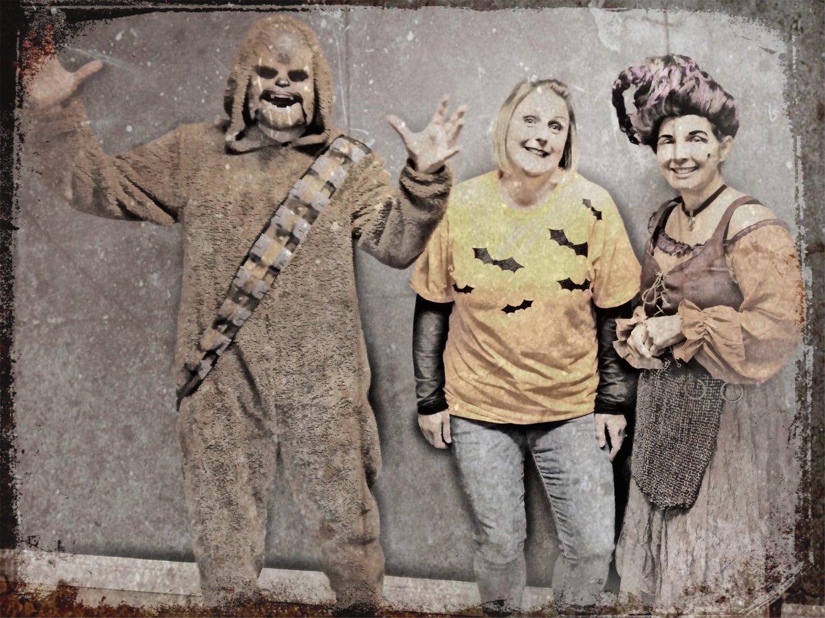 Happy Halloween!!

#printing #graphics #Halloween #HappyHalloween #Halloween2018 #trickortreat #cleveland #lakeerie