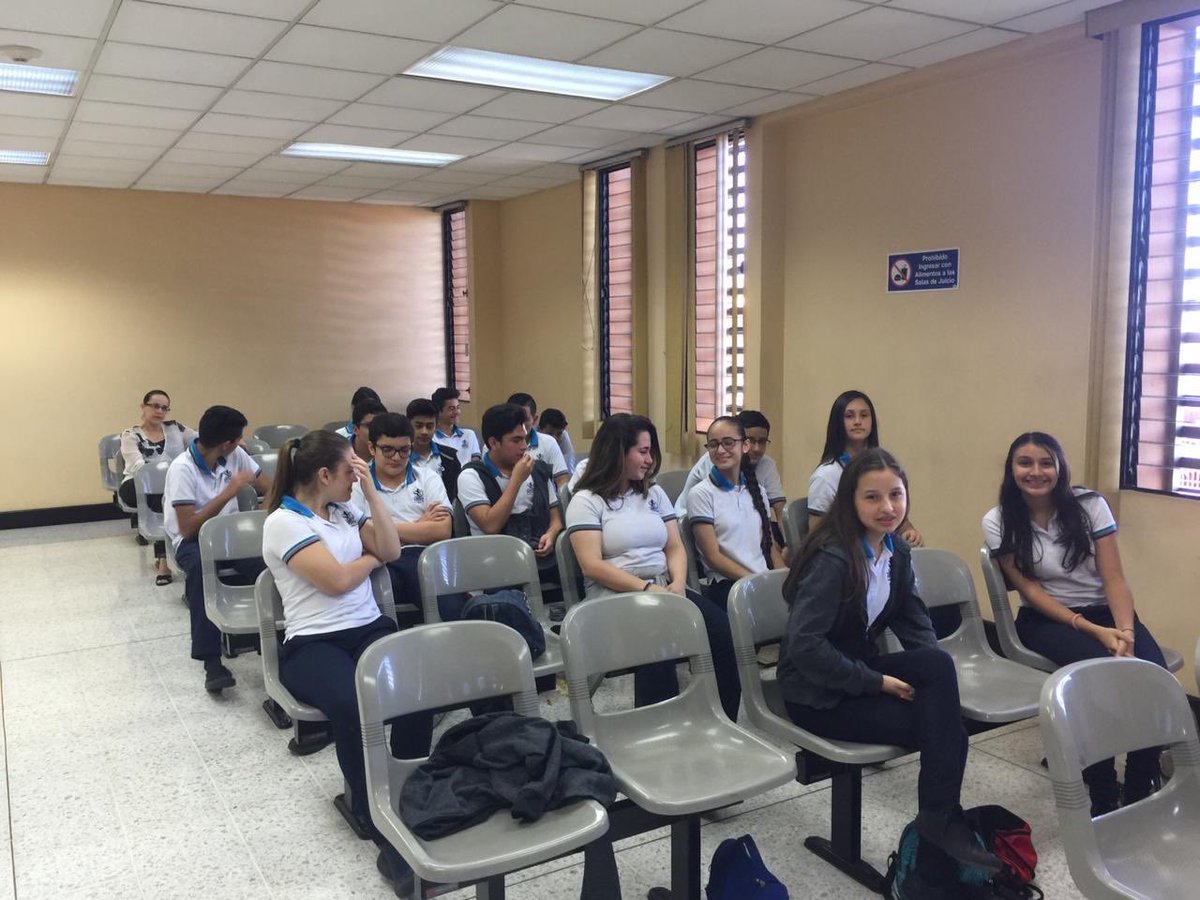colegiosantate2's tweet photo. El día de ayer, nuestros estudiantes de octavo visitaron los Tribunales de Justicia para presenciar un juicio en tiempo real. Aprendieron a argumentar y contra argumentar. Aprendizaje significativo 😎���#profinnovos #aprendizajesignificativo #aulaspro https://t.co/U3ni2d87A7
