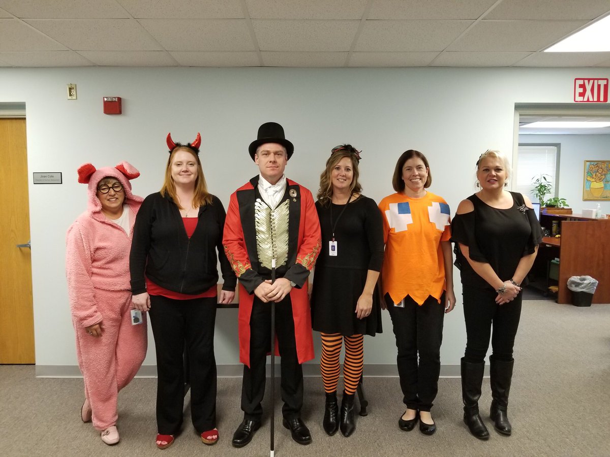 BillFurbushNH's tweet photo. Great day for costume fun! So proud of PMS students raising money for UNICEF! Way to go! https://t.co/Dn77HujrvB