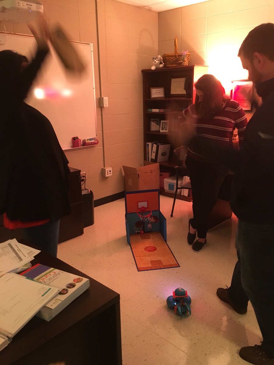 keslersclass's tweet photo. Dash Robot makes basket for 5th grade #SHEtrickandtreat https://t.co/cgqdrLlekb