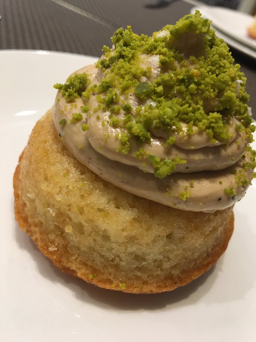 DonJuanAlemanes's tweet photo. Cupcake de foie con lluvia de pistacho verde . Maxiextreme. https://t.co/S8LV2eh5Qo