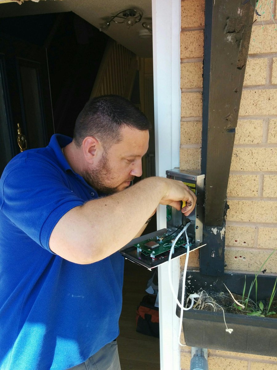 Lock_Tech's tweet photo. Lee'leviathan'Reed is creeping around #cardigan to sort
out some atrocious autos.
Collin'cyclops'Thomas is scything around in #Pontypridd to eliminate a problem!
'#Psycho Paul Wishart rests in his coffin @Butlins 
#Halloween2018 #Accesscontrol in a #haunted day's work @Lock_Tech https://t.co/9XDd2iGJjf