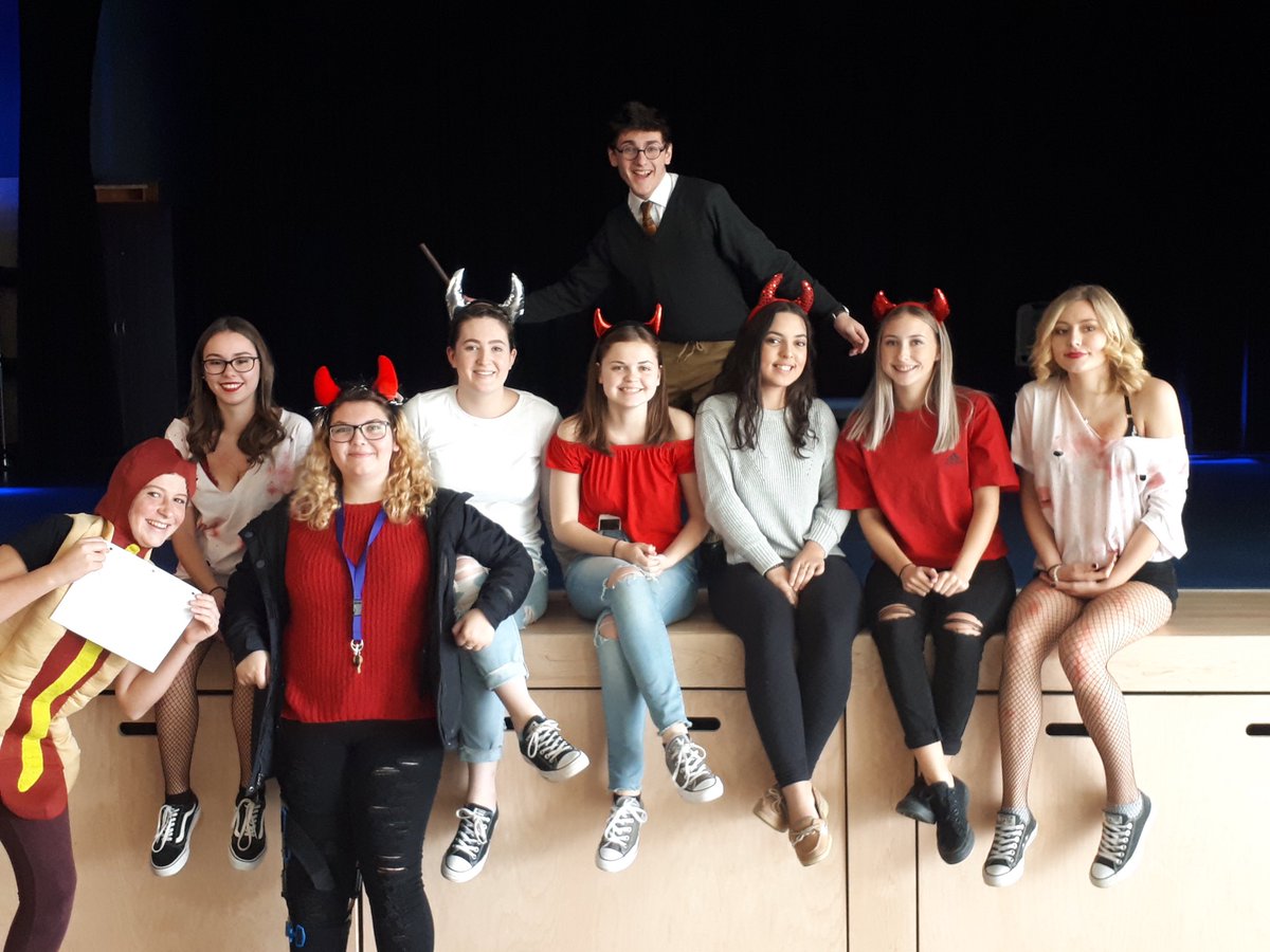 islandviewhigh's tweet photo. Happy Halloween at Island View High School. #scarycostumes #costumecontest #studentshavingfun @islandviewhigh @HRCE_Official https://t.co/UTkAShnch9