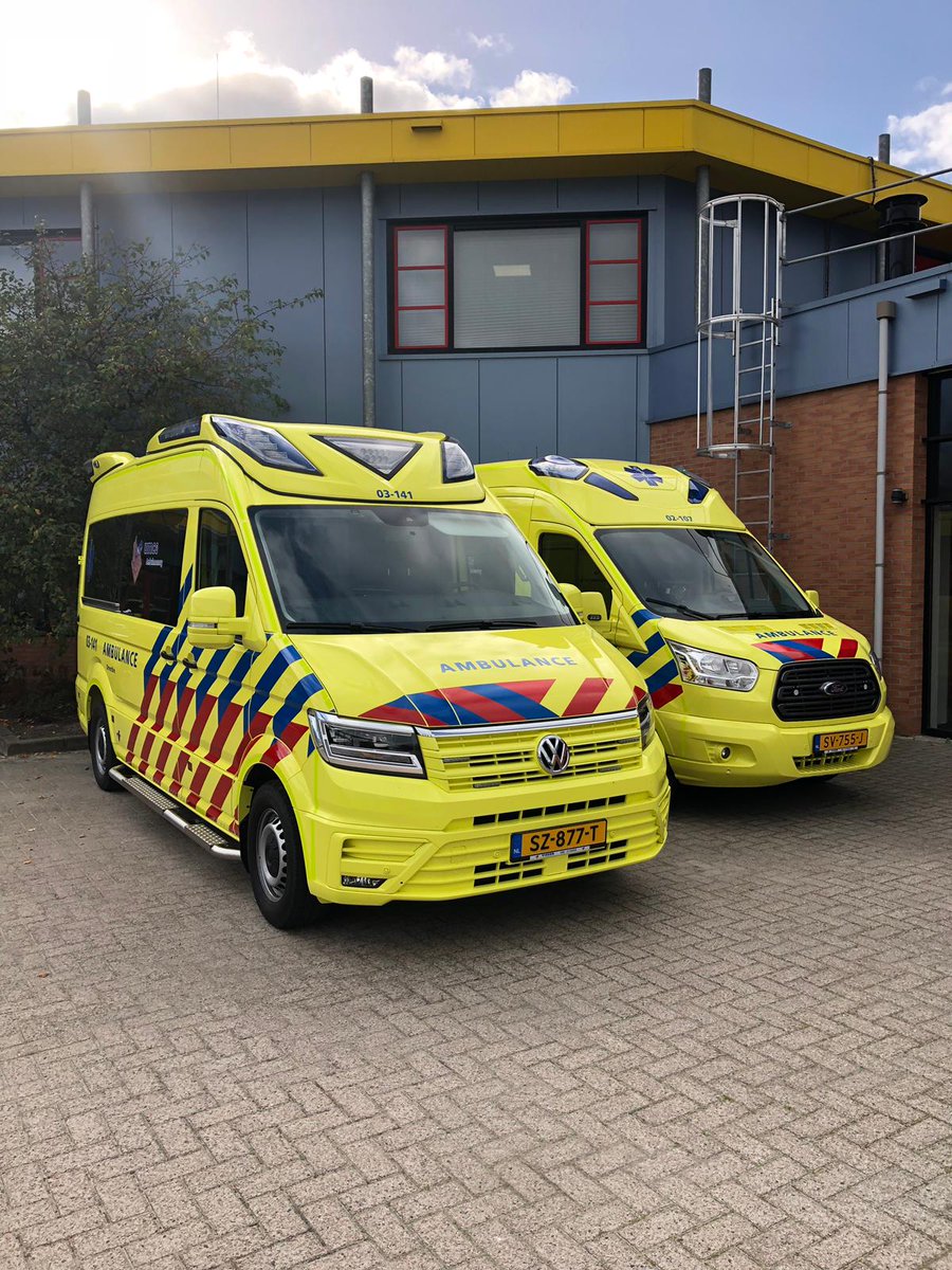 Maar liefst 3 nieuwe ambulances bij ons in het wagenpark. De nieuwe Ford is de eerste Ford Transit ALS ambulance in Nederland. Er rijdt een Ford in Drenthe en een in Friesland. Ook de Volkswagen Crafter is uniek door de vele innovaties in het voertuig #ambulance #ford #volkswagen