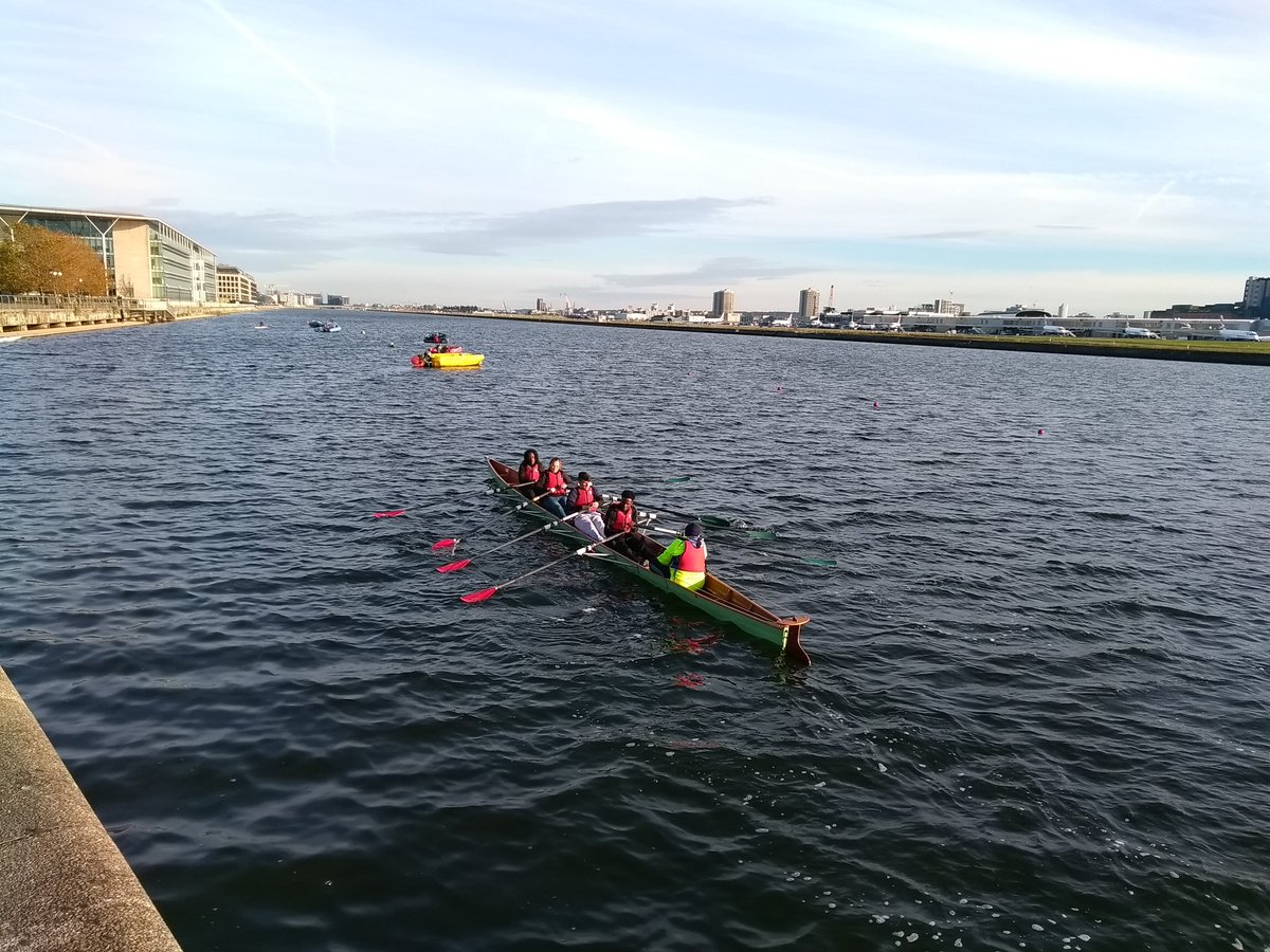 LYRowing's tweet image. It's great to be hosting a @WeAreCoachCore @CoachCoreLondon #apprenticeships practical session today, with our apprentice Tida gaining valuable #Learn2Row coaching experience, and the others finding out what @Create_Dev #ComfortStretchPanic really feels like! #Rowing #LifeSkills
