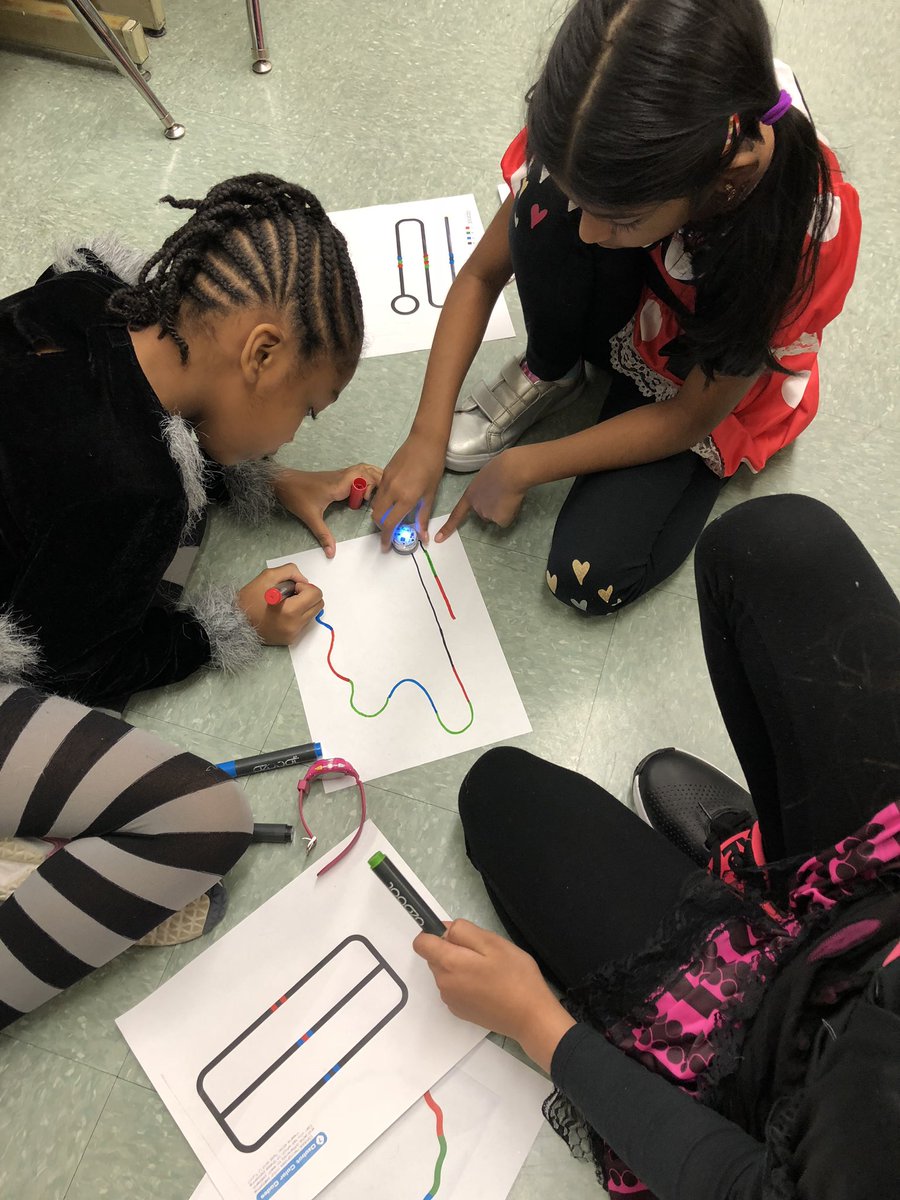 PS18_Winchester's tweet image. 4th graders @PS18_Winchester using coding skills to command pathways for OZOBOTS. #STEM #coding4all @D26Team #TogetherIsBetter