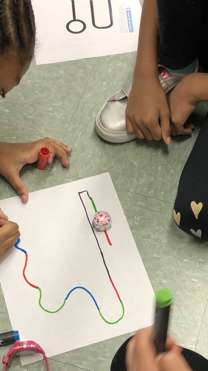 PS18_Winchester's tweet image. 4th graders @PS18_Winchester using coding skills to command pathways for OZOBOTS. #STEM #coding4all @D26Team #TogetherIsBetter