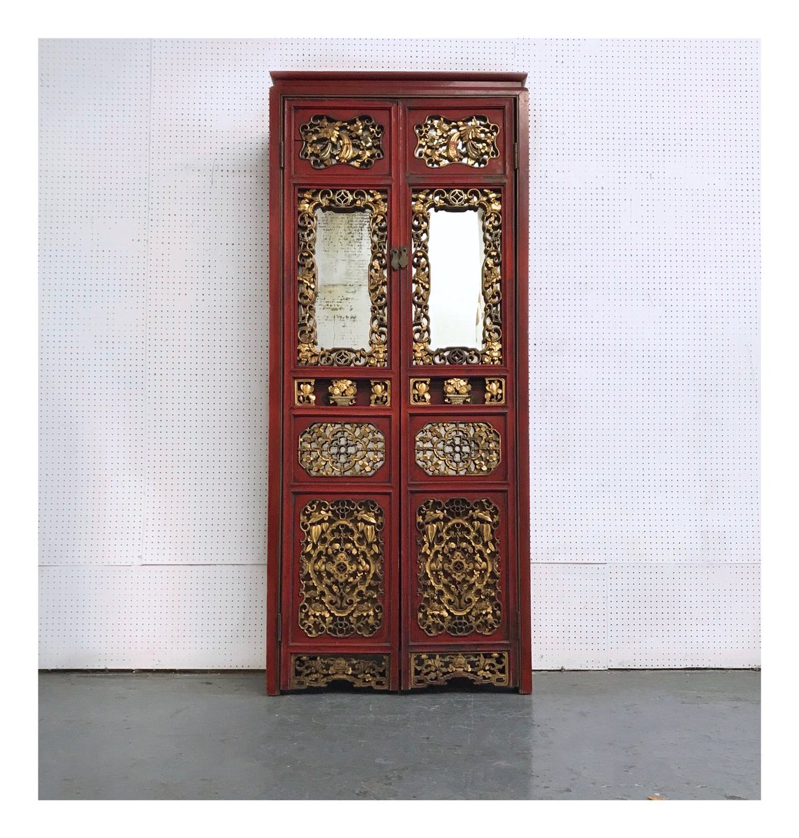 Open for viewing at 6pm tonight! 
•
Lot 622: Marriage Cabinet, early 20th century Chinese red and gold painted with two mirrored doors and carved decoration. Estimate: £300-500
•
•
•
 #chinese #china #antiques #chineseantique #chinesestyle #chinesedesign #lotsroad