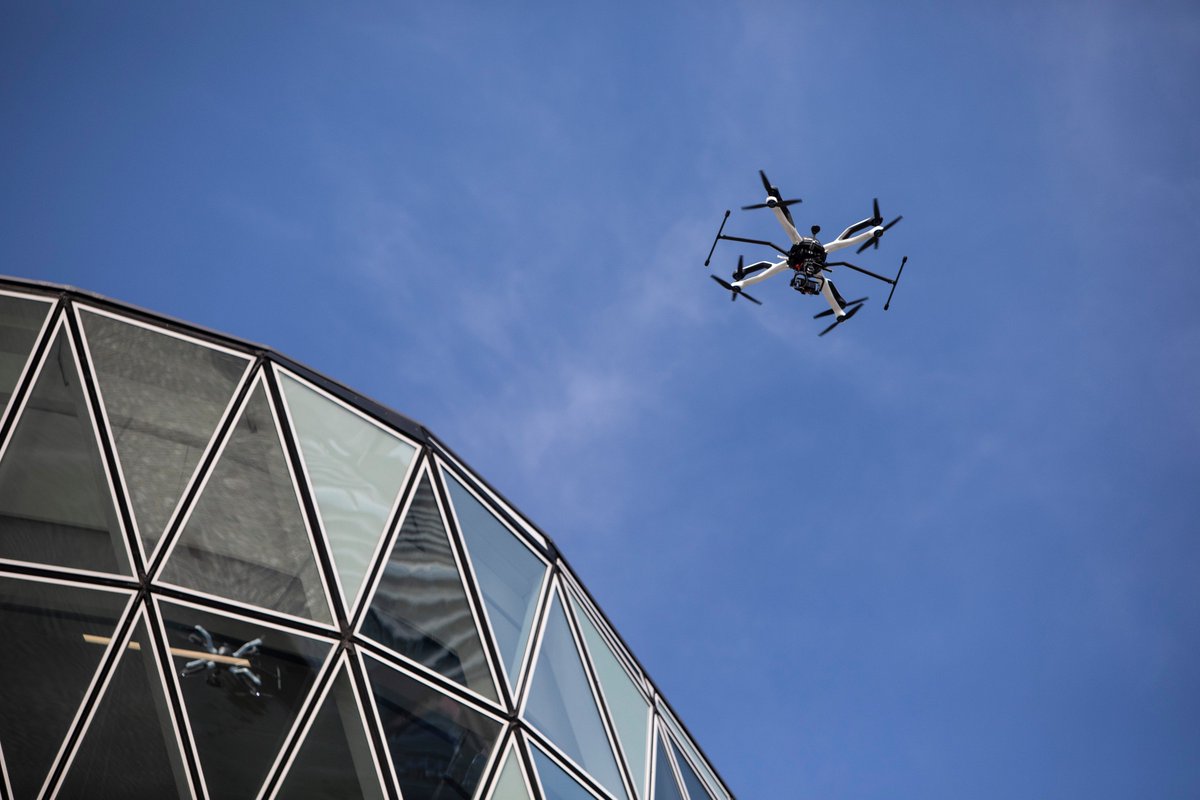 Bulc_EU's tweet photo. On-time delivery: #Uspace project EuroDRONE will compare parcel deliveries by truck with the automated management of #drone package deliveries in urban and sea areas between #Patras and #Mesologhi🇬🇷. #AviationStrategyEU @upatras @SESARJU https://t.co/e6S5yDNhvq https://t.co/D9cgxUo799