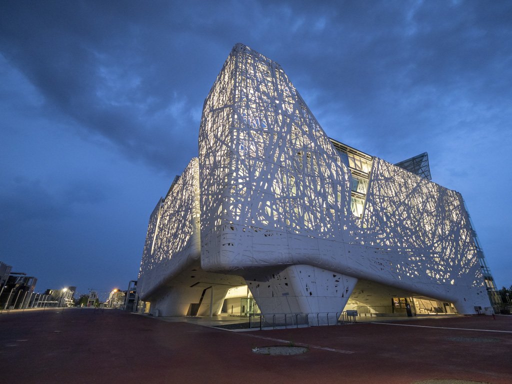 #MINDmilano è la nuova veste dello spazio Expo2015.
Cosa ne sarà del decumano? Cosa c'è ora a Palazzo Italia? Come possiamo sfruttare il milione di metri quadri di Expo2015 a vantaggio del futuro della città e del Paese? Scopri le risposte su mindmilano.it