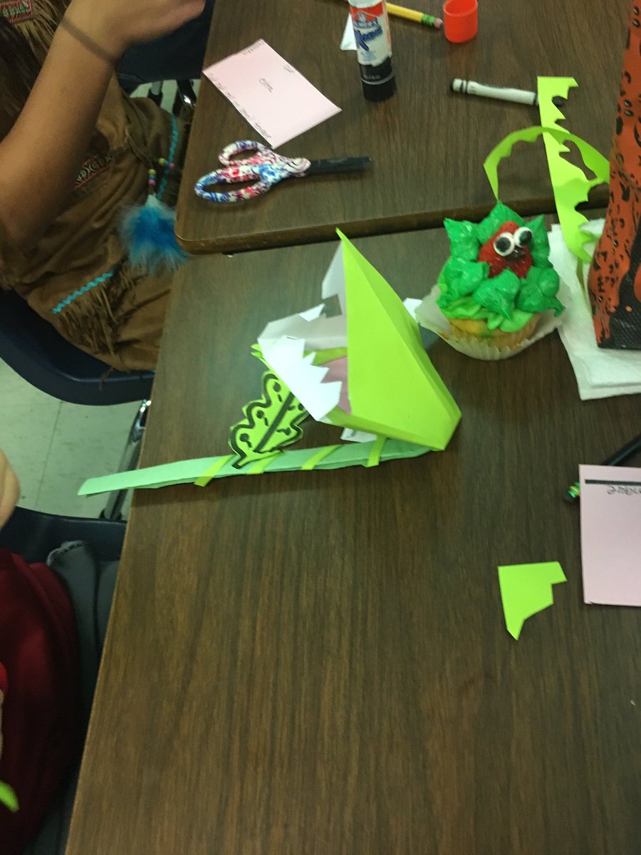 rmray05's tweet photo. Reading across the curriculum.  Pulling it all together today! #teamDCS  #ogcetigerpride #makingourmark https://t.co/CXSrLOG47D