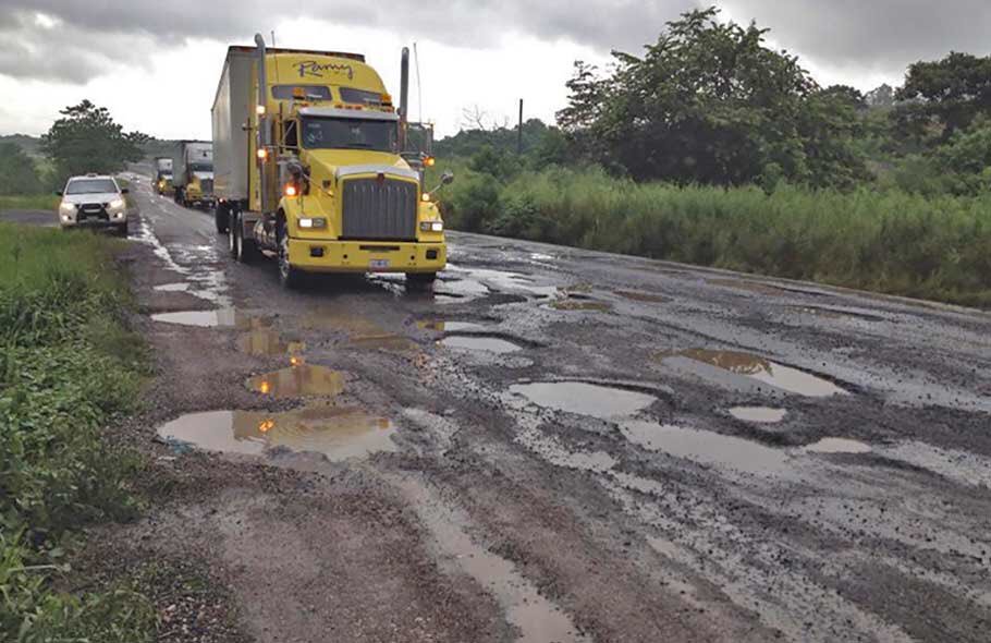 rociojimenez15's tweet photo. ¿Qué carretera(s) consideras es la que en #PeorEstado se encuentra en #Tabasco, además de puntos en #Villahermosa en donde más #accidentes se registran? https://t.co/a9YQ0IlygA