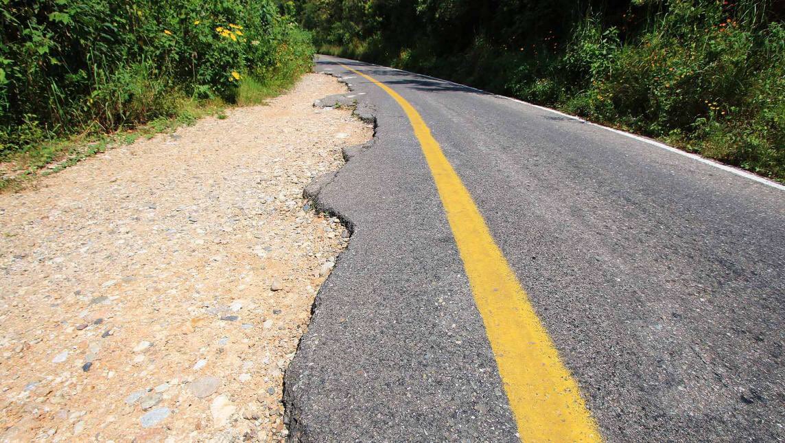 rociojimenez15's tweet photo. ¿Qué carretera(s) consideras es la que en #PeorEstado se encuentra en #Tabasco, además de puntos en #Villahermosa en donde más #accidentes se registran? https://t.co/a9YQ0IlygA