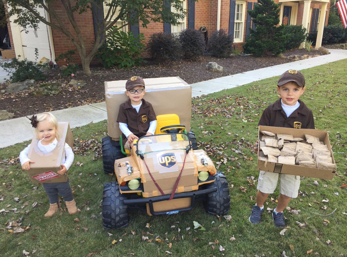 Did someone order a #SpecialDelivery of cuteness? 🎃📦 #HappyHalloween #UPStrickortreaters