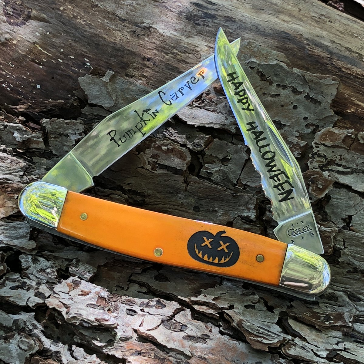 wrcase's tweet image. Happy Halloween! Here’s a throwback to our very first Halloween knife – who knows what year it was released?