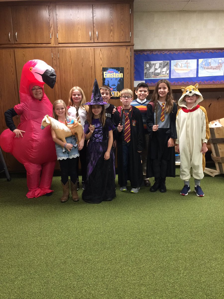 SueDeLong5's tweet photo. Our 4th grade AIM class dressed up on favorite book character day. #AIM4 #funtimes @CPElem https://t.co/BTe1S5VDMi