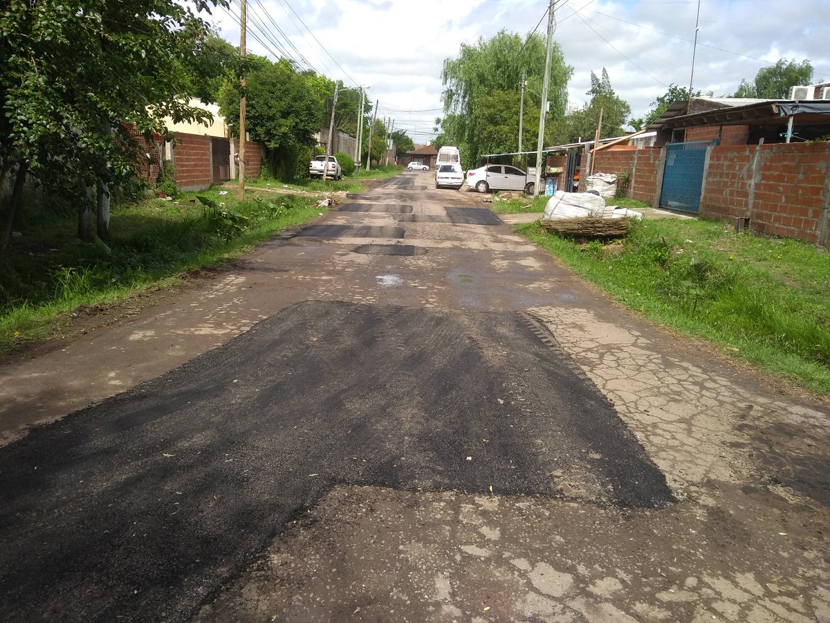 LautiLucas_'s tweet photo. #Ahora Bacheo en Barrio #LosTroncos y corte de pasto en ex Ruta8
#HaciendoLoQueHayQueHacer
#ProyectoCercania
@NicoDucote https://t.co/E1QJVSLbJI