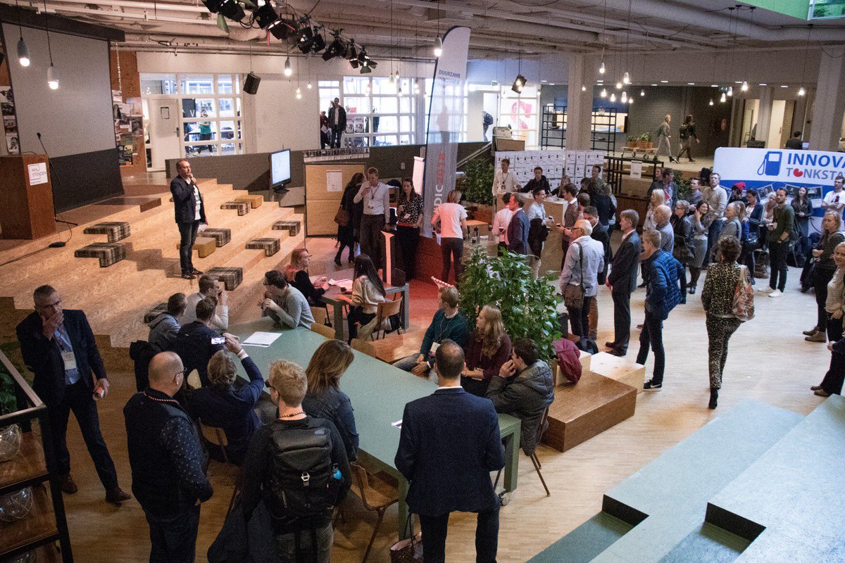 DICFryslan2018's tweet photo. Bootcampag 2 is los bij NHL Stenden Hogeschool! De deelnemers gooien al hun ideeën op tafel tijdens de braindump. De duurzame uitdagingen van 5 organisaties worden gekraakt! #socialeinnovatie #DIC2018 https://t.co/ceYwDJnkE4