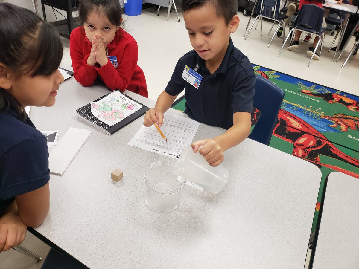 MatturroMEd's tweet image. Matter exploration with @Hicks3rdR class!! #mass #heavier #sinkfloat #aliefsciencerocks #WeAreHicksElem