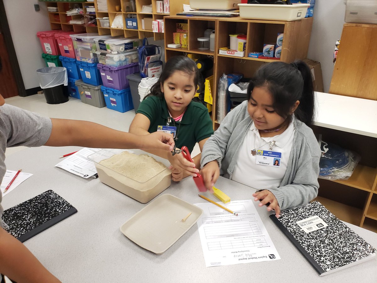 MatturroMEd's tweet image. Matter exploration with @Hicks3rdR class!! #mass #heavier #sinkfloat #aliefsciencerocks #WeAreHicksElem