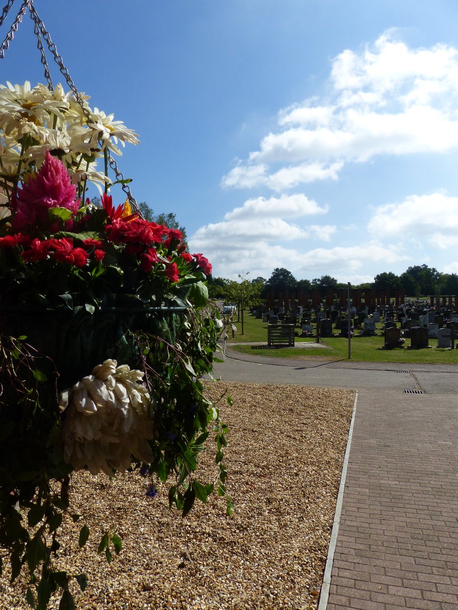 WelHatCouncil's tweet image. We're trying to locate the next of kin for the late Andrew Green, who sadly passed away on 18 October 2018. Mr Green was 50 years old, and lived in the Hatfield Villages area. If you have any information, please call us on 01707 357000.