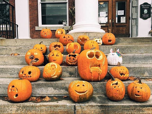 Happy Halloween everybody! 🎃👻
•
•
•
•
•
#fall #autumn #pumpkin #halloween #october #vermont #vermontlife #pumpkins #pumpkinspice #horror #igvermont #vt #jackolantern #vermonting #trickortreat #spooky #scary #travelvermont #vermontshots #creepy #v… instagram.com/p/BpmdfmyAzzo/