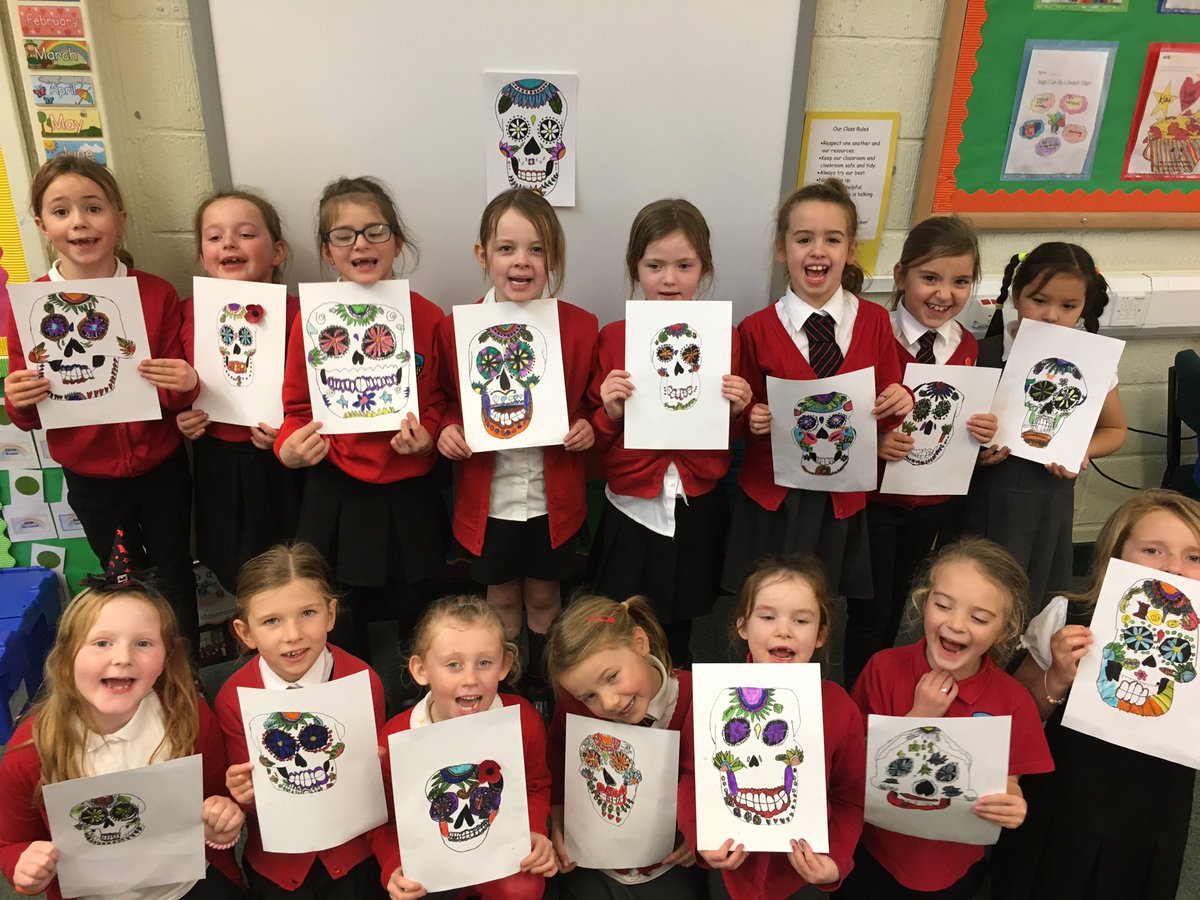 Hallglen_P3B's tweet photo. 💀🎃👻Happy Halloween from P3B!💀👻🎃We have been learning about Dia de los Muertos and we drew these fabulous sugar skulls! https://t.co/LmRV0juF05