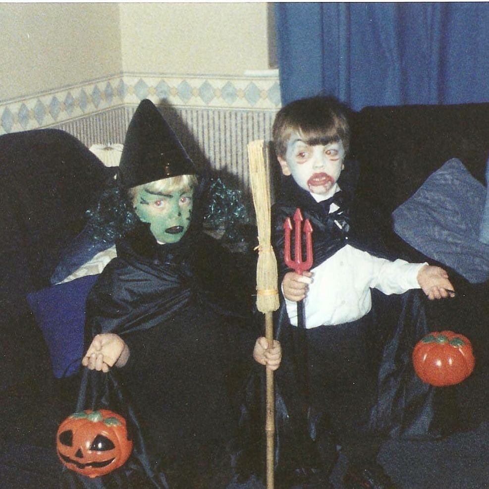smiffy2609's tweet photo. Halloween memories 😊😊 #laurajane #thomasgeorge #twins #wickedwitch #pumpkin https://t.co/ZfQodVVuGf