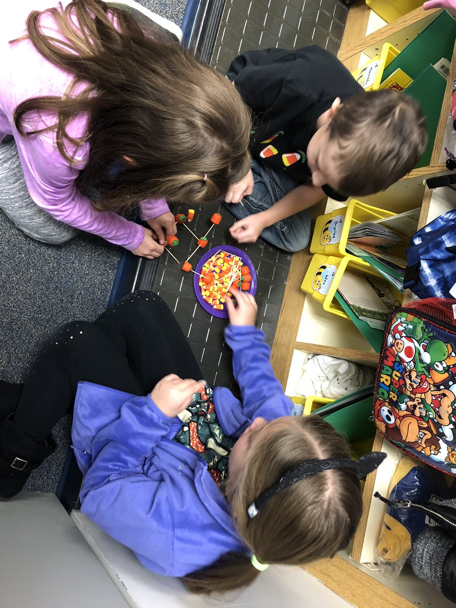 mrsfordcmsd's tweet photo. Building terrifying towers out of candy with @BowenHanson #busybees! #stem #teamology @BmeCmsd https://t.co/2Vt2TQDhkw