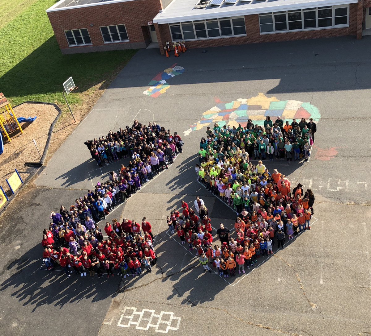 School 25 Fall Festival Of Colors 💙