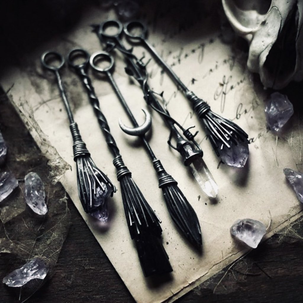 alataraxton's tweet image. ❛ 𝔰𝔢𝔯𝔭𝔢𝔫𝔰 𝔪𝔬𝔯𝔡𝔢𝔞𝔱!❜

Alatar Axton
     • 18
     • child of night

“v e n o m o u s. k i l l e r.”
     • academy of unseen arts 
     • alchemy &amp;amp; transfiguration
     • viper familiar

{mature. gay. 18+. ms/mv. CAOS-oc/ x-over friendly.}
      ↳RT please?