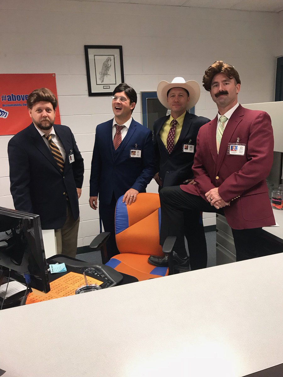 MathuMoore17's tweet photo. News team assemble!!!!!!!! #whatwedohere https://t.co/H8gQ8jBZe6