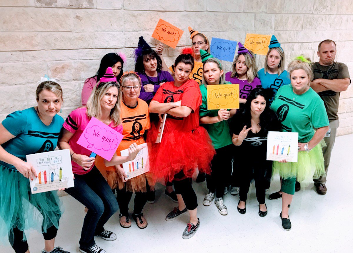 RachelUlmer2's tweet photo. #redribbonweek2018 #curingtonelementary #BISDHalloween  #characterbookparade https://t.co/zRU1awzFam
