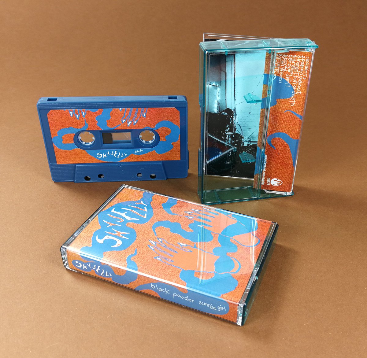 Down to the very last 5 copies of the ltd. edition second album from Boston psych-prog experimentalists Skyjelly. All orders come with free fizzy orange candy and are shipping out today! Snap the last ones up at: eggsinaspic.bandcamp.com/album/black-po…