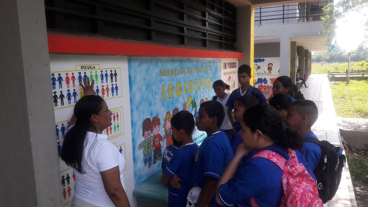 LuzStella0105's tweet photo. El mural del P.P Inclusiva de la I.E. La Unión finalizado. Gracias a todos los estudiantes y padres de familia del programa por su aporte para este Mural.@SaldarriagaConc @SEMLORICA1 @AlcaldiaLorica @lcstella23 @marticavina @Kergue16 @urueta1981 @Alexcesilia31 @fainrase https://t.co/TGfW6VIdfx