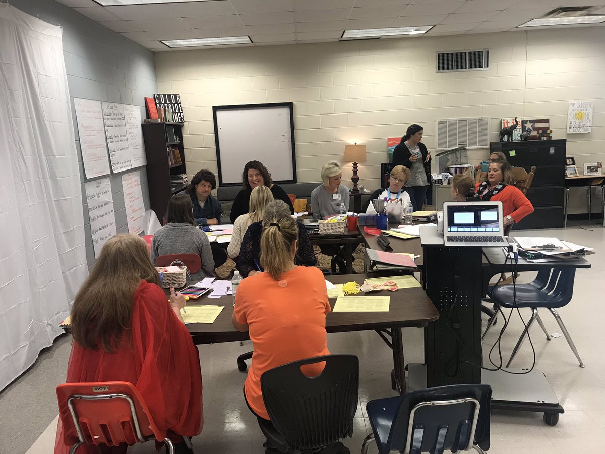 susangossett's tweet photo. Instructional Rounds debrief - improving instructional practices @brookwoodtcss @tcss_schools @SherryBDrake1 #bmslearns #tcsslearns https://t.co/JRpulzxKr0