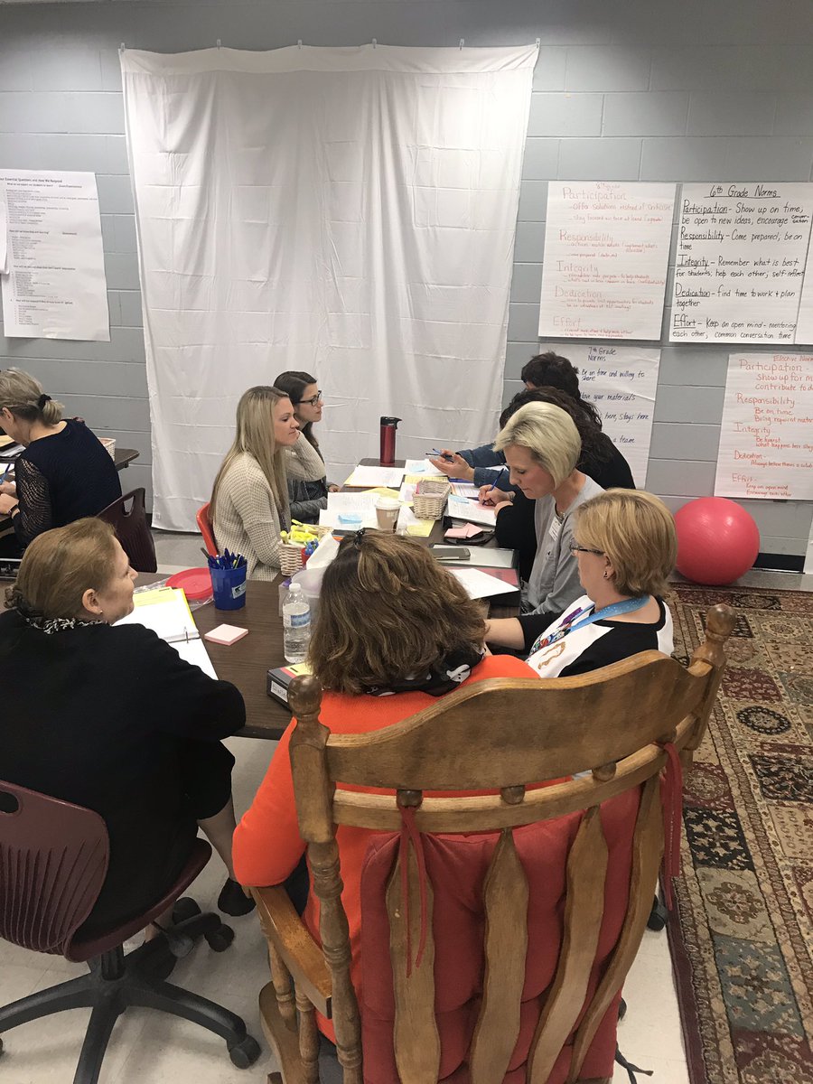 susangossett's tweet photo. Instructional Rounds debrief - improving instructional practices @brookwoodtcss @tcss_schools @SherryBDrake1 #bmslearns #tcsslearns https://t.co/JRpulzxKr0